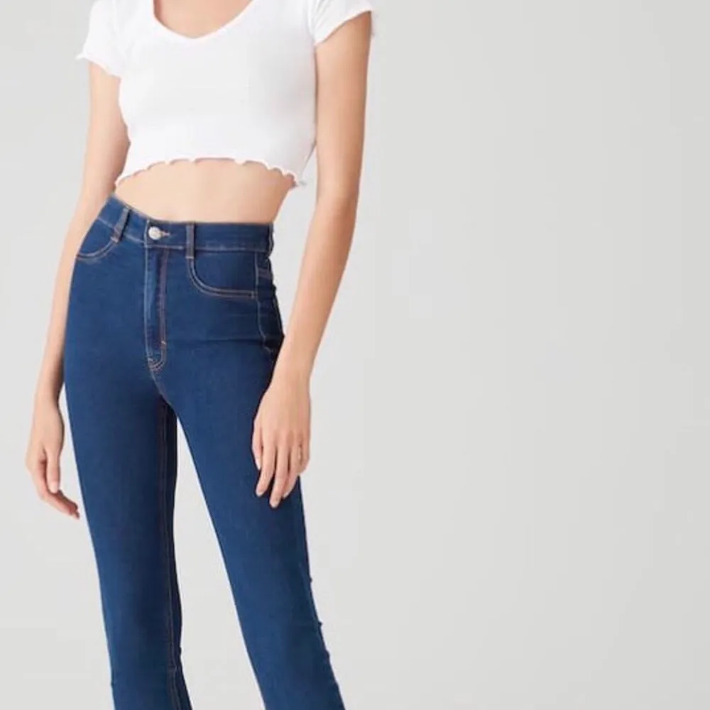 Nästan helt oanvända jeans från Pull & Bear, säljer pga av att dem är lite för små och använder ej. Nypris 200kr säljer för 130kr + frakt . Jeans & Byxor.