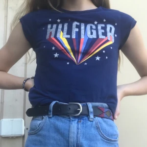 Tommy Hilfiger tröja - Jättesnygg hilfiger tröja(riktig)😂 säljer för att den är för liten på mig, original priset var 300kr. Jag säljer för mycket billigare pris. Kontakta😆❤️