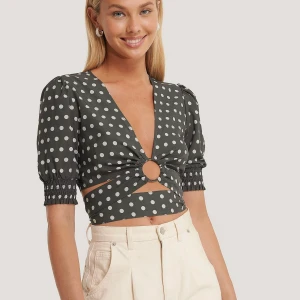 AFK x nakd topp - Säljer min AFK x nakd topp pga aldrig använd. Storlek 36