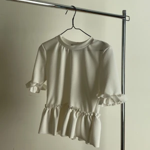 Topp - Fin topp, helt oanvänd från boohoo storlek 36