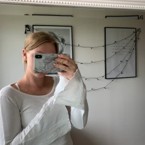 Super snygg tröja från chiquelle! - Använd mycket få gånger. Super snygg tröja som är i lite tjockare material, super bra skick!