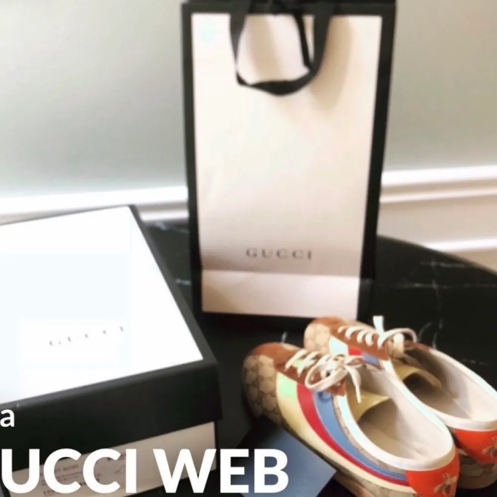 Gucci sneakers andvända 1 gång inomhus Inger fläck prick eller något på dem. Köpta i Los angels med kvitto låda dustbag precis allt .pris kan diskuteras vid snabb affär dom kostar i affär ca 8000kr. . Skor.