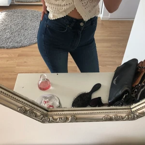 Dr Denim Jeans - Säljer mina mörkblå de denim jeans. Använda en gång säljer då de inte kommer till användning. Strl 24💓 köpare står för frakt eller möts upp i gbg 
