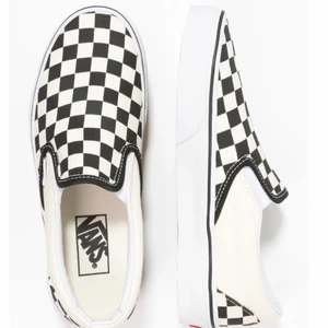 Vans skor - Säljer nu mina snygga vans skor! Köpta förra året och använda Max 10 gng, är i jätte bra skick, skriv privat för fler bilder. Köpt d från zalando för 650kr!💜