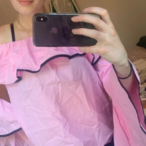 Off shoulder topp - Topp från ZARA I storlek S. 