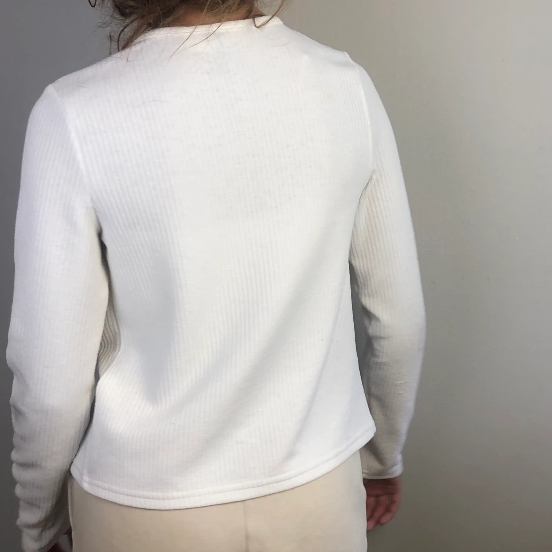 Vit kofta med knytning - 91