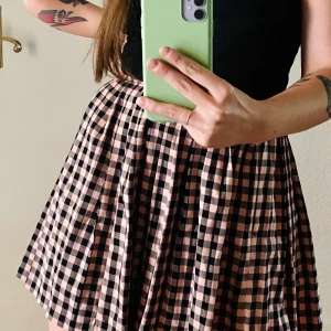 Ginghamkjol du ser supergullig ut i - Aldrig använd bara provad!! Från Monki