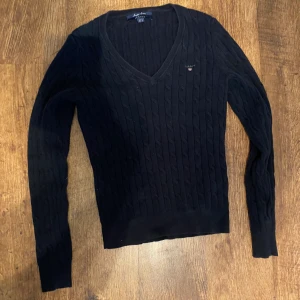 gant tröja  - gant tröja dam, sparsamt använd säljer då den inte kommer till användning längre köparen står för frakten som är mellan 50 - 60kr