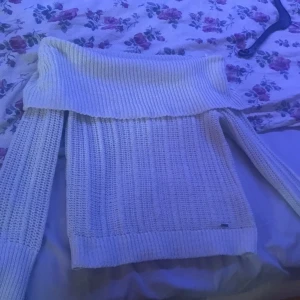 Shoulder tröja  - Hollister tröja som är off shoulder. Storlek xs men även som s 