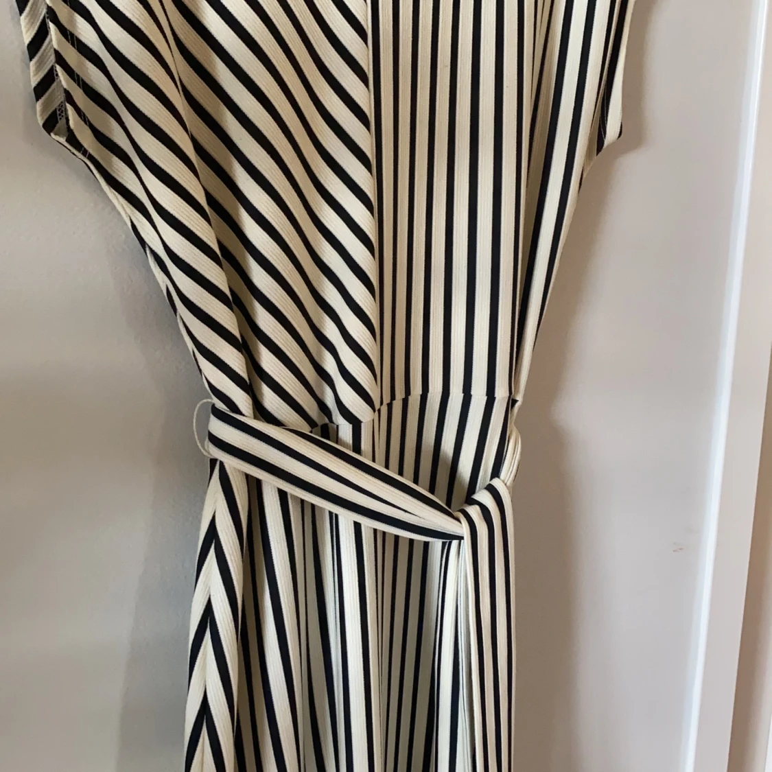 Stilren randig klänning - 90