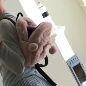 Trendig mini ryggsäck  - Säljer denna snygga mini ryggsäck som har används en gång. Inköpt för ca 400kr och säljer nu för 99kr. Pris kan diskuteras 🥰