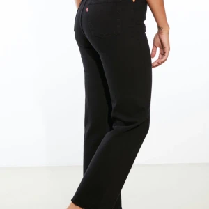 Levis Ribcage 🤍 - Säljer mina Levis Ribcage byxor för att dem inte längre används, dem är i ganska nytt skick och verkligen fina 🤍