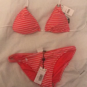 Polo bikini - Säljer en helt ny Polo bikini då den är för liten för mig. Det är storlek M men passar säkert S också. Pris lapp och allt är fortfarande kvar. Jag tar runt 300 kr för den + frakt som ligger runt 40 kr. 