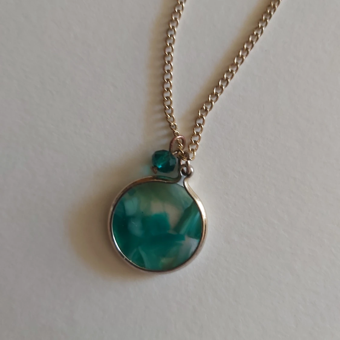 Halsband med Turkos berlock och sten - 91