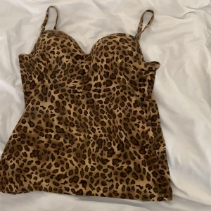 Leopard linne - Sött linne, inbyggd c-kupa,frakt 44kr 