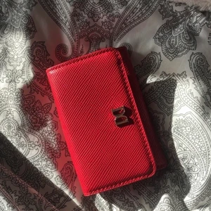 Plånbok - Många fack, har även en nyckelknäppare. Helt ny. + 20kr frakt❤️