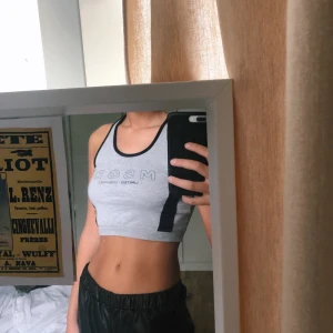 Missguided - mjukisset - Bekvämt o snyggt mjukisset från Missguided. Typ aldrig använt så skicket är som nytt :) säljer helst som set men skriv om ni vill köpa separat!<3