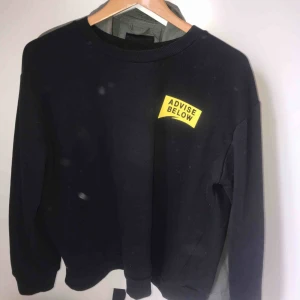  - Cool tröja med tryck på ryggen från Zara! Aldrig använd