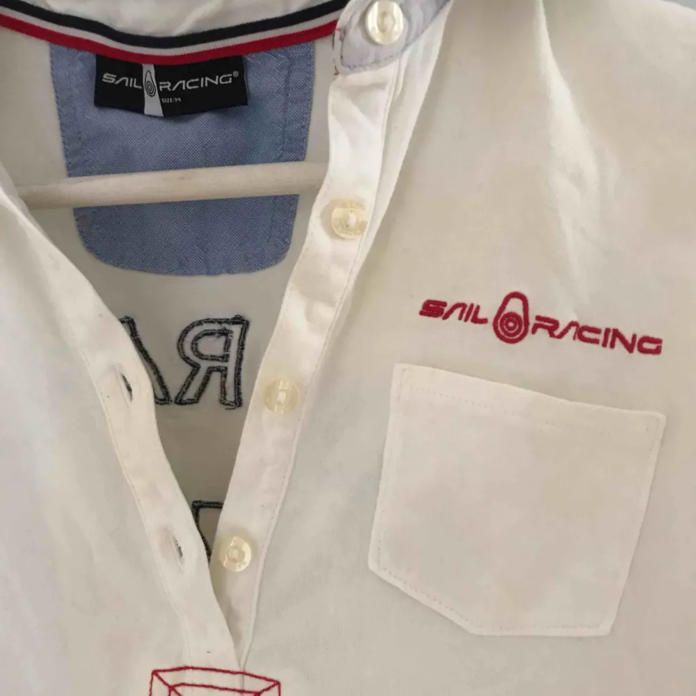 Långärmad vit tröja ifrån märket Sail Racing.  . Toppar.