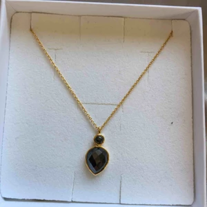  - Halsband från Syster P i sterling silver, pläterat med 18K guld. Använt en gång.