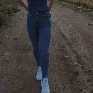  - Sprillans nya jeans från American Eagle köpta i LA, har några par för mycket så säljer dessa godingar :) Nypris: 699kr