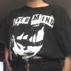  - Tröja som d står NEVER mind på, köpt på carlings för 150kr. Bra skick, använd ca 3 gånger.