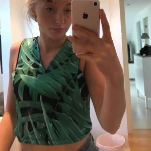  - Fin topp i Bra skick! Dragkedja i bak