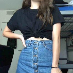  - Använd jeanskjol från Monki, storlek 36