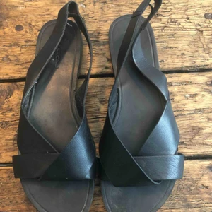  - Skinn sandalett från Vagabond. Fint skick, (använda 1 ggn). Blev tyvärr för stora! 