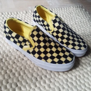  - Storlek US 7,5. Oanvända! 