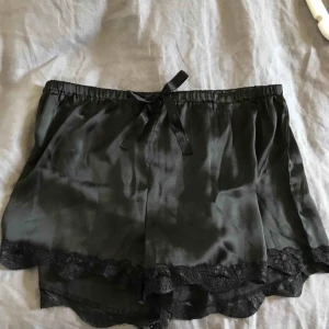  - Svarta shorts. Aldrig använda. 