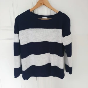  - Stickad tröja från Cubus 