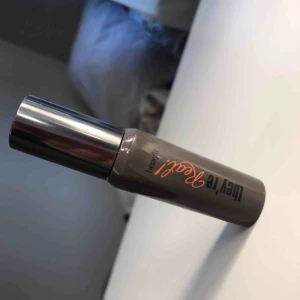  - Mascara från benefit , nypris:120kr säljer för 65 , Helt oanvänd!!! Tröningsbyxor från Svea , säljer för 100