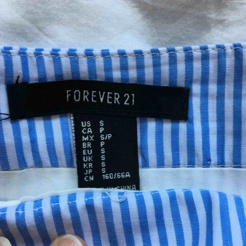 JÄTTEFINA shorts från Forever 21! Köpta i USA och är aldrig använda! Köparen står för frakt. Shorts.
