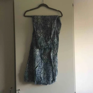  - Raka byxor från bikbok. Supersköna till en svalare sommardag, tunt och härligt tyg!