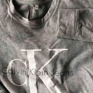 Calvin Klein tröja , fint skick. Kan nötas upp i Borås eller Ulricehamn , även posta. 