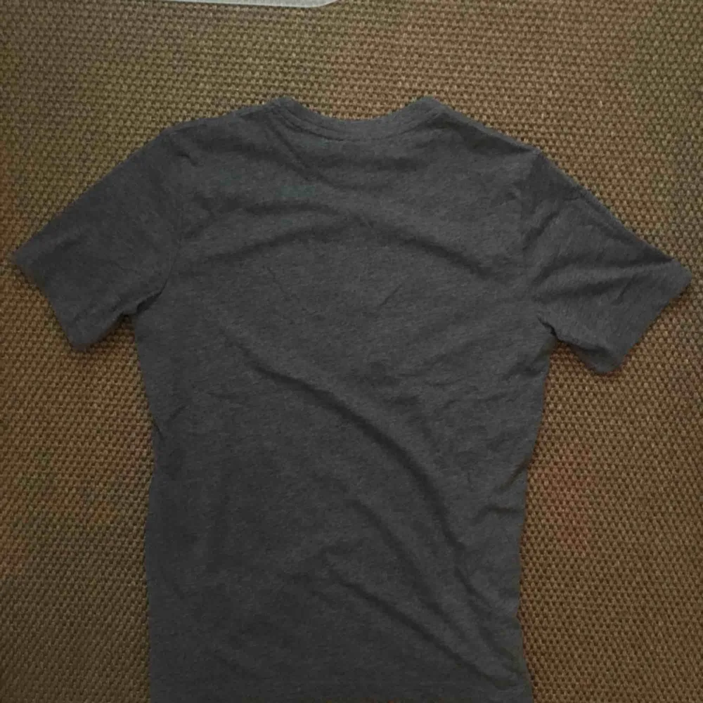 Tshirt från Kappa i storlek Small, köpt från Zalando. Nyskick. . T-shirts.