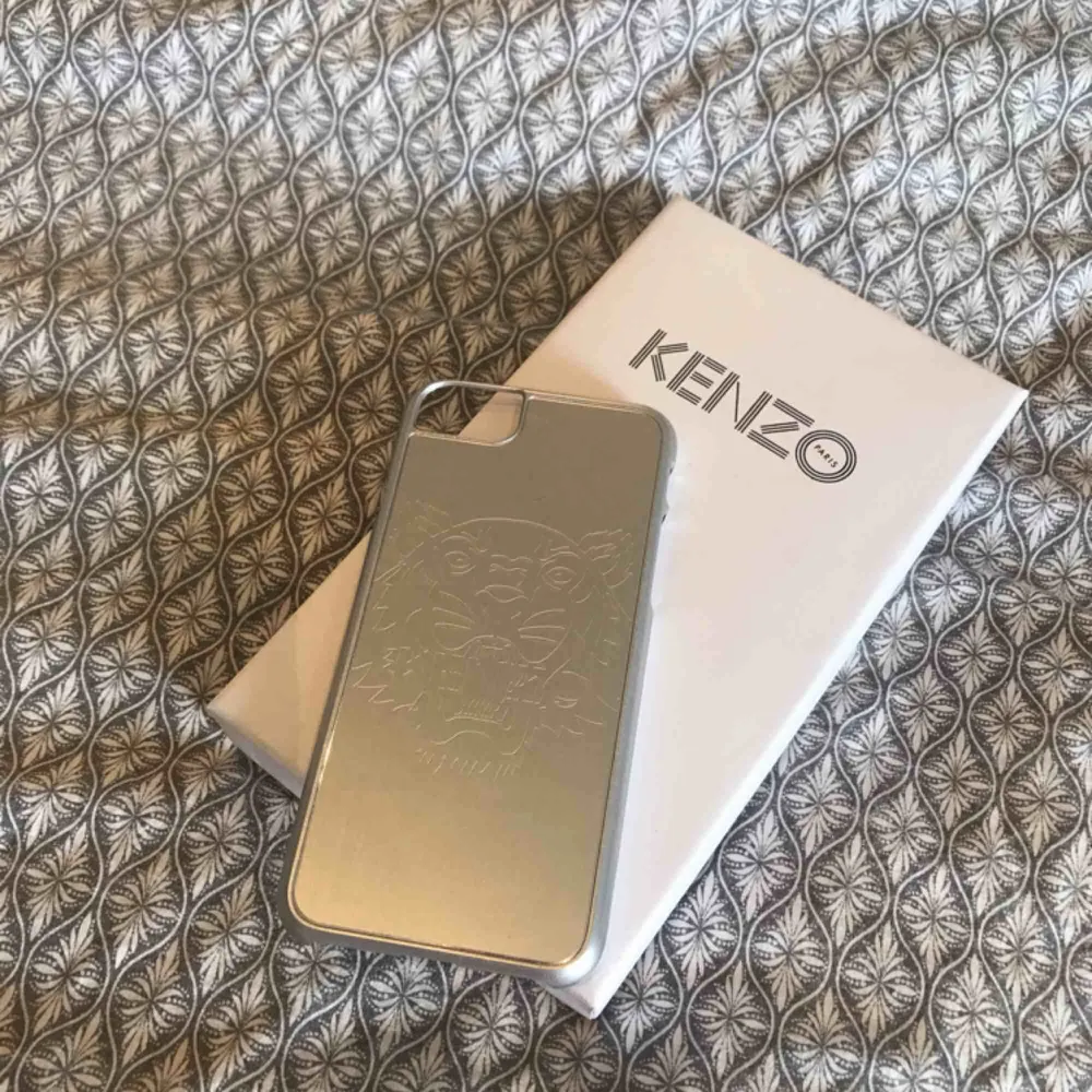 iPhone skal från Kenzo som är sparsamt använt! . Övrigt.
