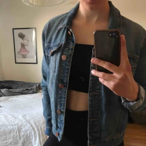  - Jeansjacka köpt på zalando! Köparen står för frakt!