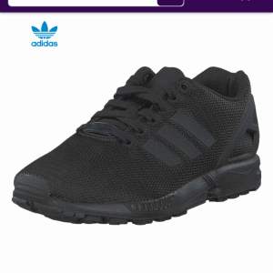 Adidas ZX flux skor, svarta🌟 ENDAST testade eftersom jag beställde fel storlek Köptes för 800kr Fraktar o tar emot swish✨