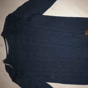  - En stickad tröja i fint skick. Passar både S/M 