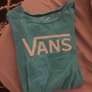  - Vans T-shirt. 