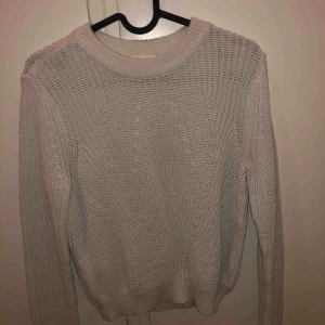  - Stickad vit tröja från HM