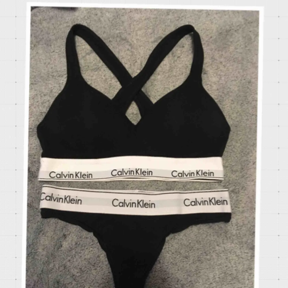 Calvin Klein set, bh- M trosor- Xs. Övrigt.