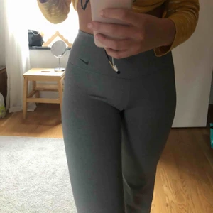  - Träningsbyxa från Nike, storlek S. Använda två ggr endast, säljer pga kommer inte till användning Frakt tillkommer:)<3 