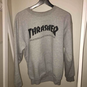  - Äkta thrasher sweatshirt som jag älskar men tyvärr använder mindre och mindre!  400kr möts upp i Sthlm 🌸
