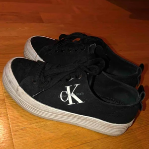  - Skor från Calvin Klein i storlek 38, använda ett fåtal gånger 