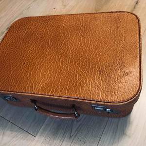 Cool retro resväska! Perfekt för weekend trip!