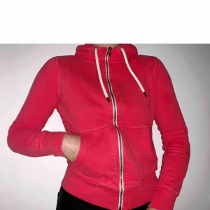  - Tjocktröja från race marine. Väl använd men superbra kvalite. Börjar bli för liten för mig nu, därav säljer jag den! Älskar den! Supermysig inuti. 