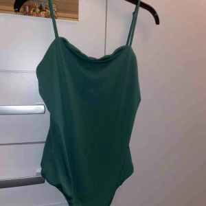  - Grön body med string från bikbok! Frakt tillkommer!